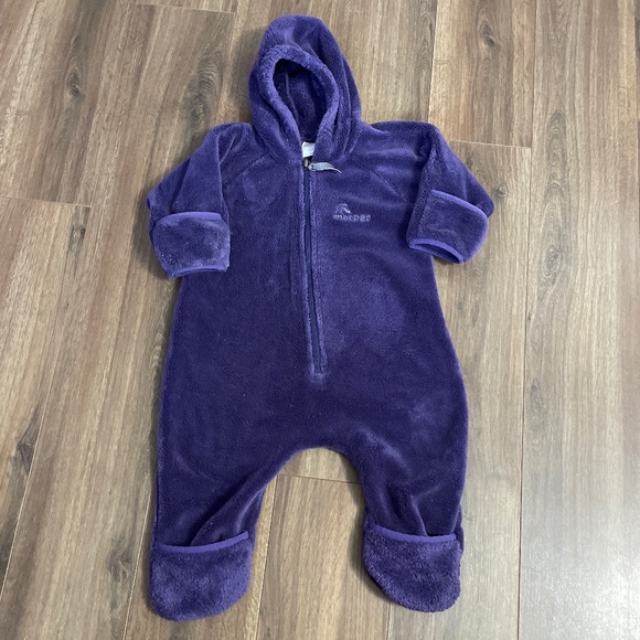 2/$30 Macpac Fleece bodysuit/onesie - Picture 1 of 7